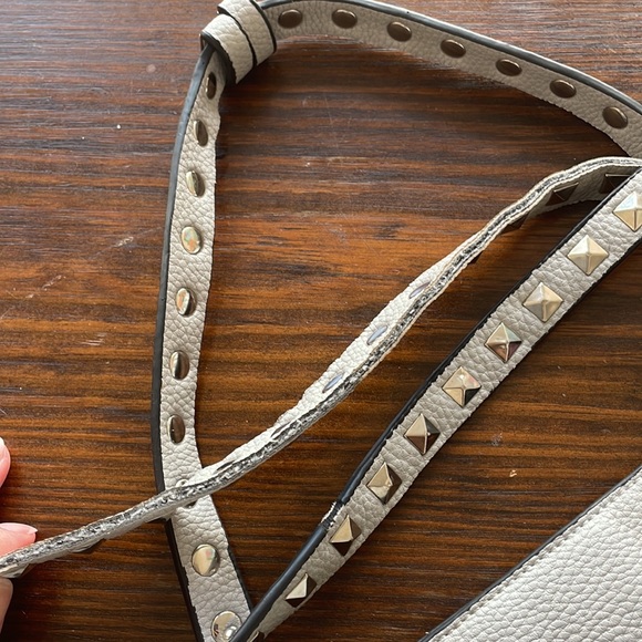 Grey rockstud tote faux pebble leather bag silver closure with rockstudded strap - Picture 6 of 8